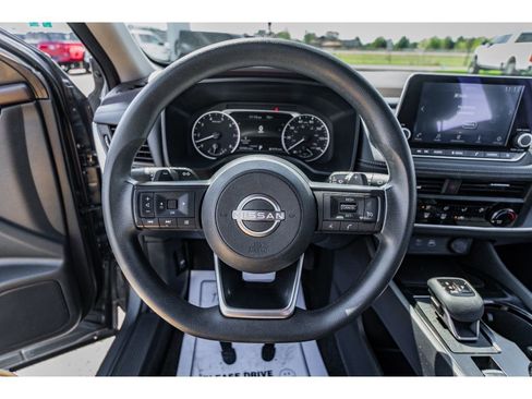 Used 2023 Nissan Rogue S image 11