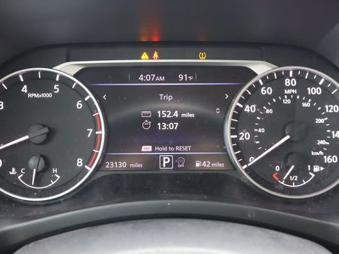 Used 2024 Nissan Sentra SV w/ SV Premium Package FWD image 10