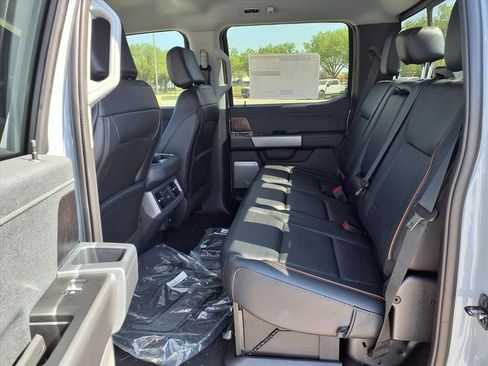 New 2026 Ford F250 Lariat w/ Black Appearance Package image 28