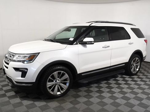Used 2018 Ford Explorer Limited w/ Equipment Group 301A AWD/4WD image 2
