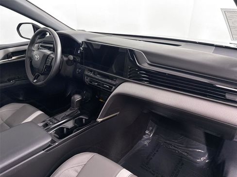 Used 2025 Toyota Camry SE image 45