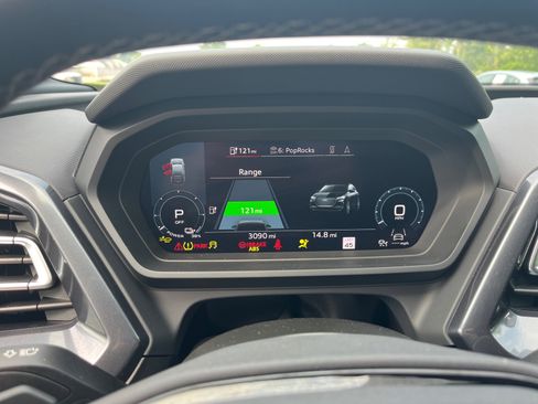 Used 2025 Audi Q4 e-tron Premium Plus image 18