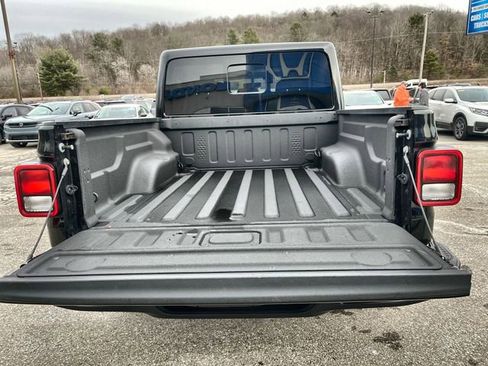 Used 2023 Jeep Gladiator Overland image 23