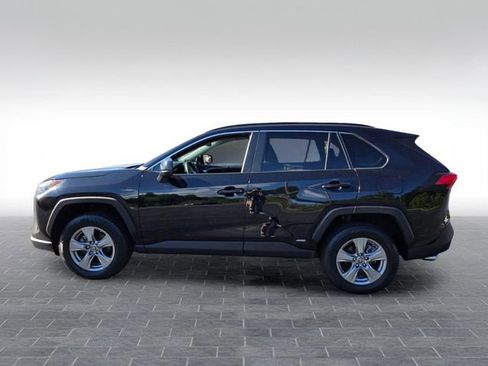 Used 2023 Toyota RAV4 LE AWD/4WD image 4
