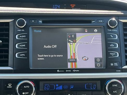 Used 2019 Toyota Highlander XLE AWD/4WD image 25