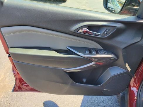 Used 2025 Chevrolet Trax ACTIV w/ Sunroof Package image 7