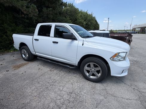 Used 2018 RAM 1500 Express w/ Express Value Package AWD/4WD image 17