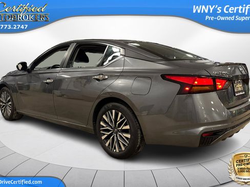 Used 2025 Nissan Altima 2.5 SV image 8