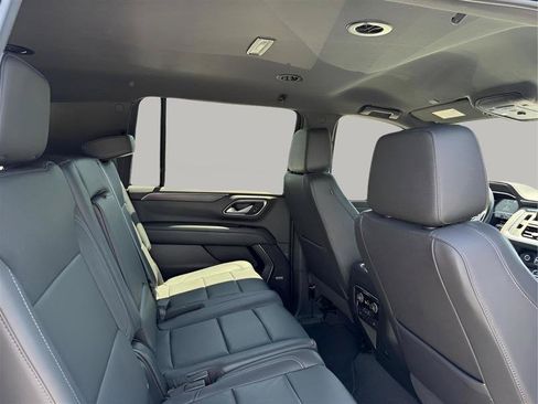 Used 2022 Chevrolet Suburban LT RWD image 38