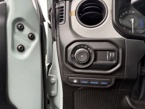 Used 2024 Jeep Wrangler Unlimited AWD/4WD image 15