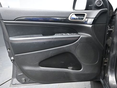 Used 2016 Jeep Grand Cherokee Laredo 75th Anniversary image 14