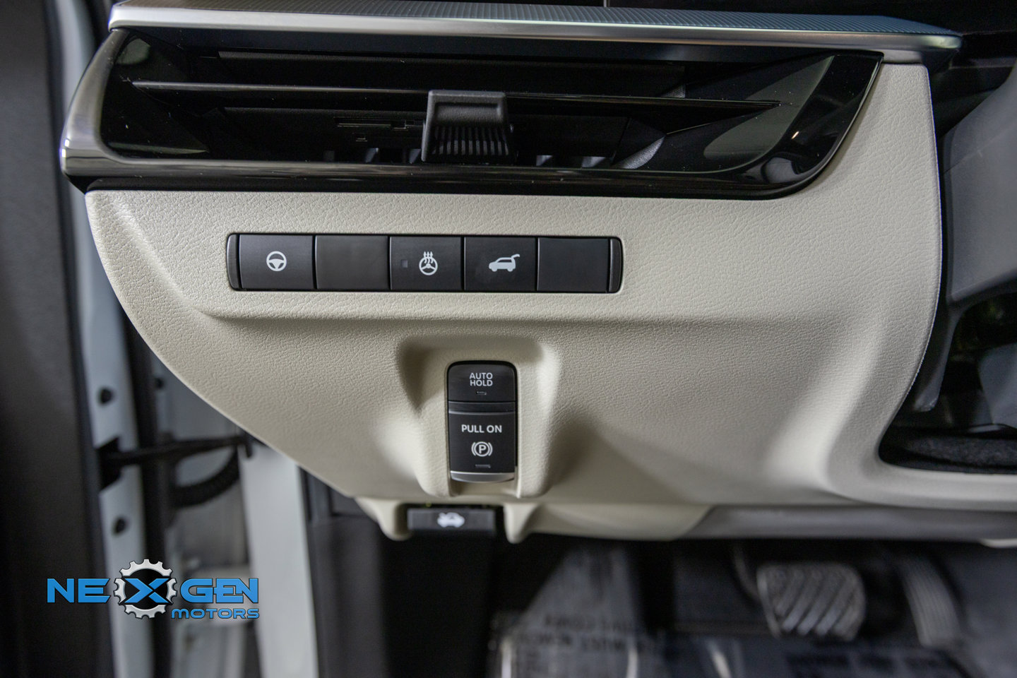 Used 2025 Nissan Murano SL AWD/4WD image 14