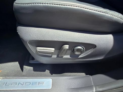 Used 2021 Toyota Highlander Limited AWD/4WD image 23