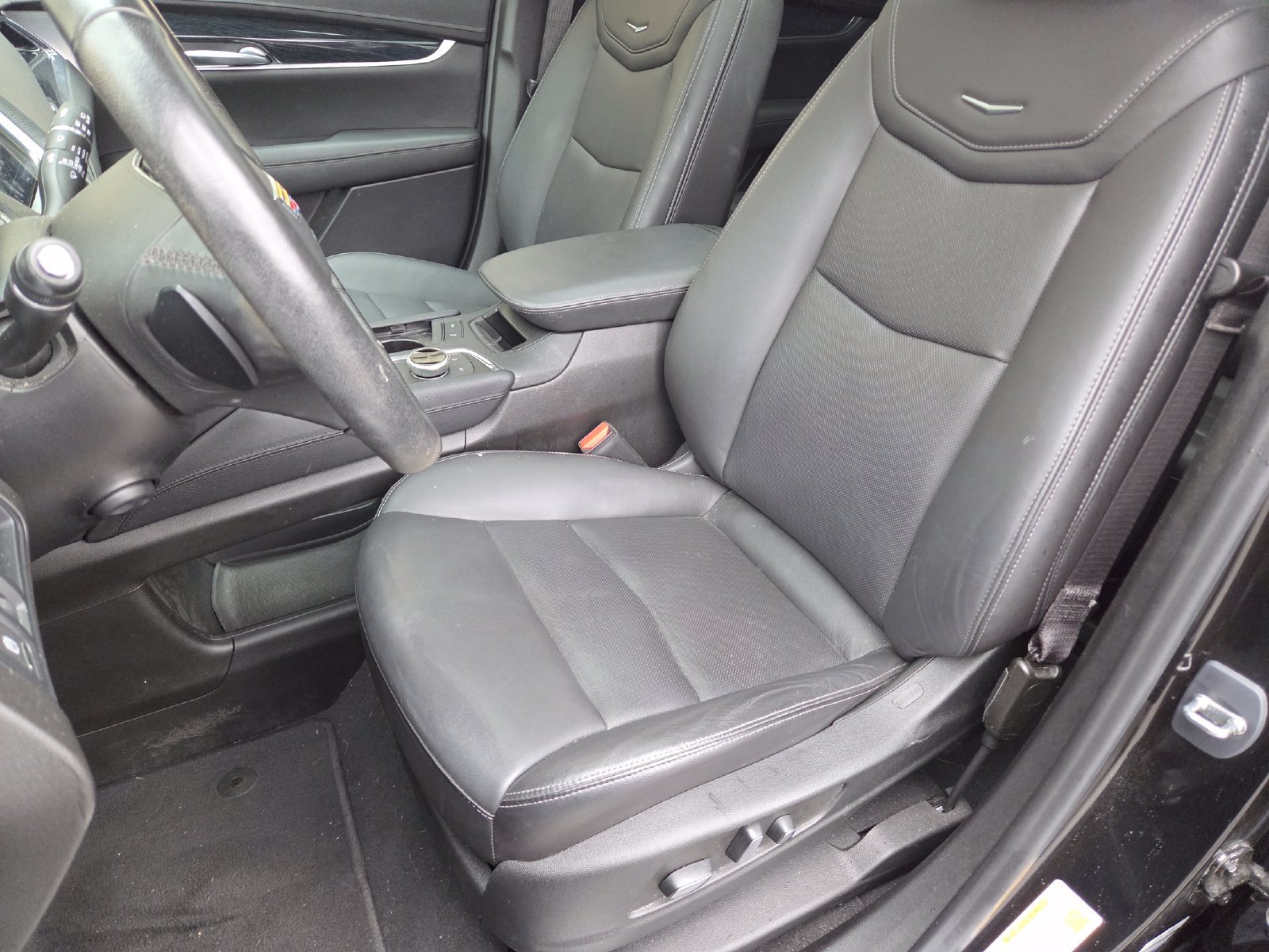 Used 2024 Cadillac XT5 Premium Luxury w/ LPO, Floor Liner Package AWD/4WD image 23