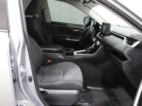 Used 2022 Toyota RAV4 XLE image 27