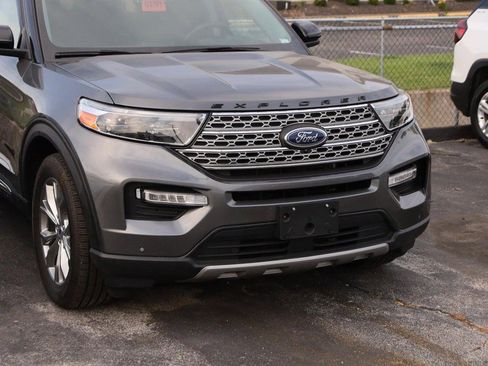 Used 2022 Ford Explorer Limited w/ Equipment Group 301A AWD/4WD image 2