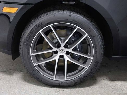 New 2026 Porsche Macan image 40