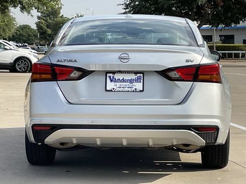 Used 2024 Nissan Altima 2.5 SV FWD image 5