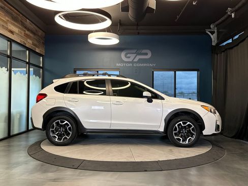 Used 2017 Subaru Crosstrek 2.0i Premium AWD/4WD image 2