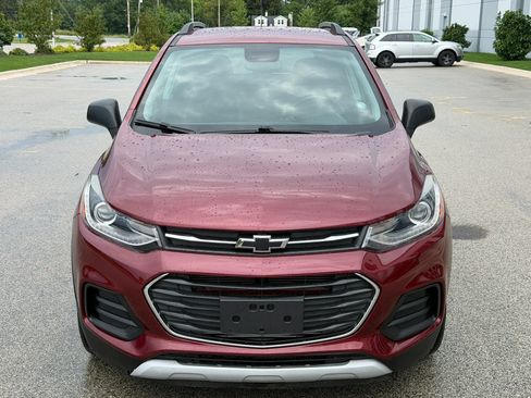 Used 2021 Chevrolet Trax LT w/ Sport Edition FWD image 2