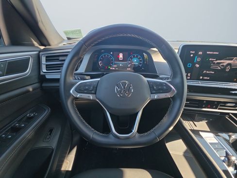 Used 2025 Volkswagen Atlas Cross Sport SE FWD image 14