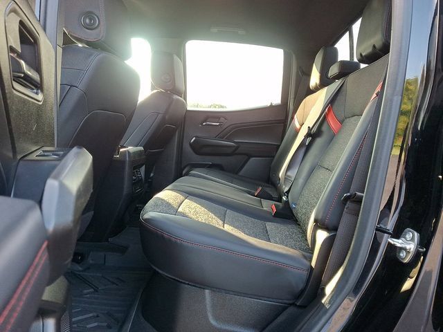 Used 2024 Chevrolet Colorado Z71 w/ Z71 Convenience Package 2 AWD/4WD image 13