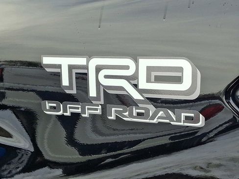 Certified 2025 Toyota Tacoma TRD Off-Road image 31