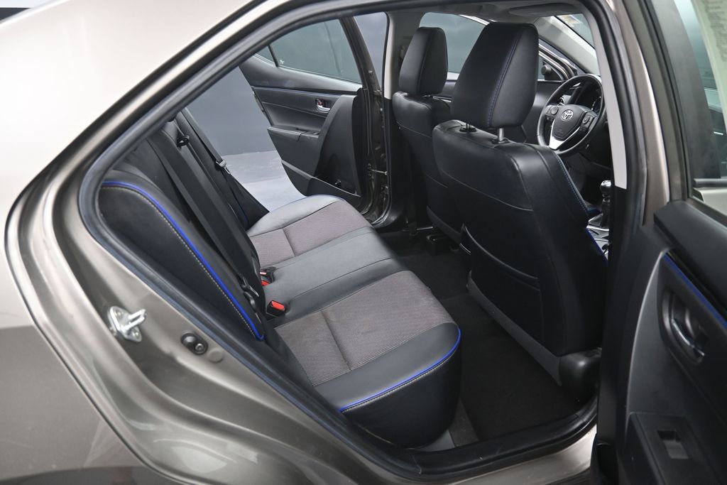 Used 2018 Toyota Corolla SE FWD image 29