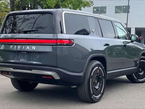 Used 2025 Rivian R1S Adventure AWD/4WD image 12