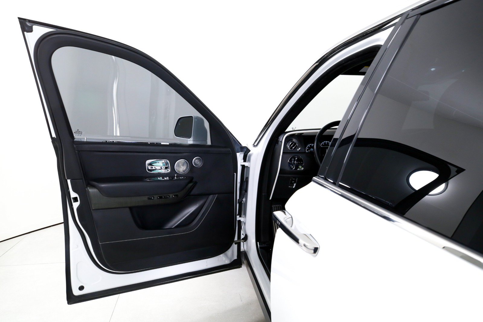 Used 2020 Rolls-Royce Cullinan AWD/4WD image 11