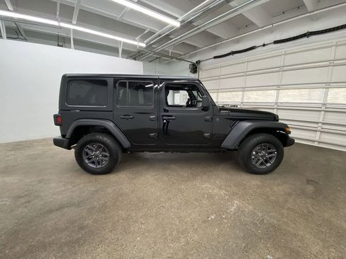 Used 2025 Jeep Wrangler Sport S AWD/4WD image 7