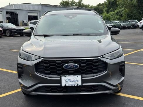 Used 2024 Ford Escape ST-Line w/ Tech Pack #1 FWD image 9