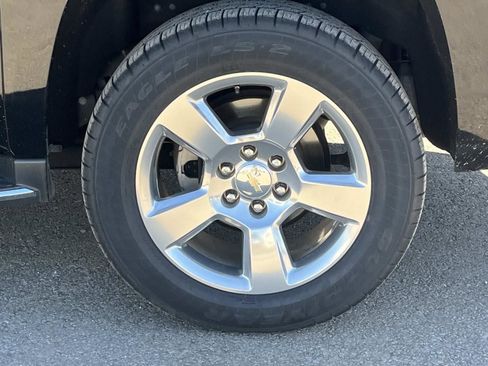 Used 2018 Chevrolet Suburban Premier image 12