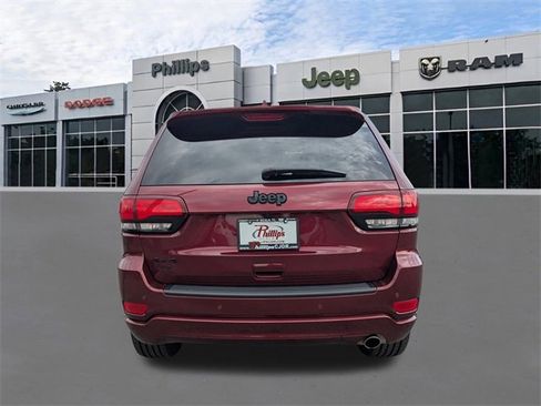 Used 2022 Jeep Grand Cherokee Laredo X image 4