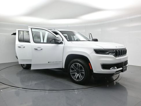 Used 2024 Jeep Wagoneer L Series II image 34