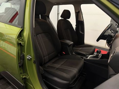 Used 2023 Hyundai Venue SEL FWD image 44