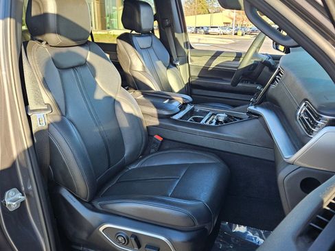 Used 2024 Jeep Wagoneer L Series II w/ Flexible Seating Group image 16