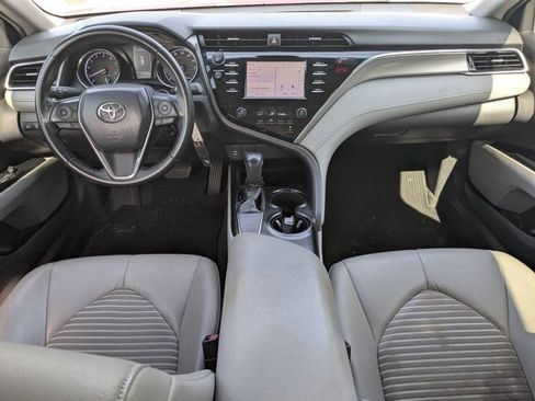 Used 2018 Toyota Camry SE FWD image 13