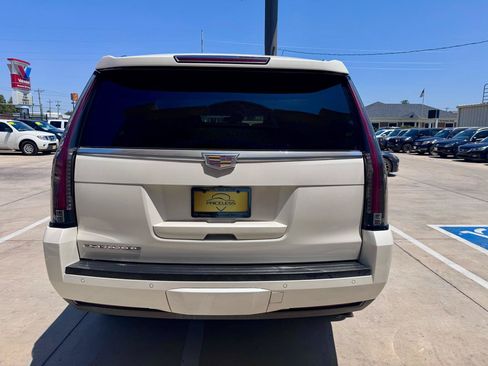 Used 2015 Cadillac Escalade Premium RWD image 5
