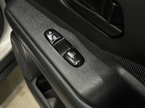 Used 2020 Nissan Kicks S image 20