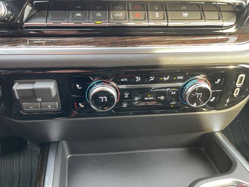 New 2026 GMC Sierra 1500 Elevation w/ LPO, Elevation Black Package image 15