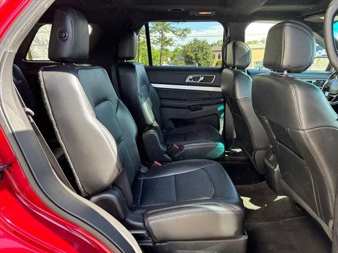 Used 2016 Ford Explorer XLT w/ Equipment Group 202A FWD image 12
