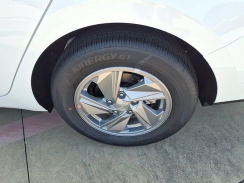 New 2026 Hyundai Elantra SE FWD image 20