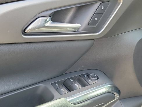 Used 2025 Chevrolet Traverse LT FWD image 24