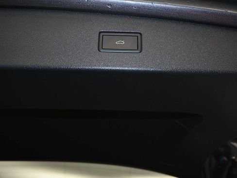 Used 2021 Volkswagen Tiguan SEL AWD/4WD image 26