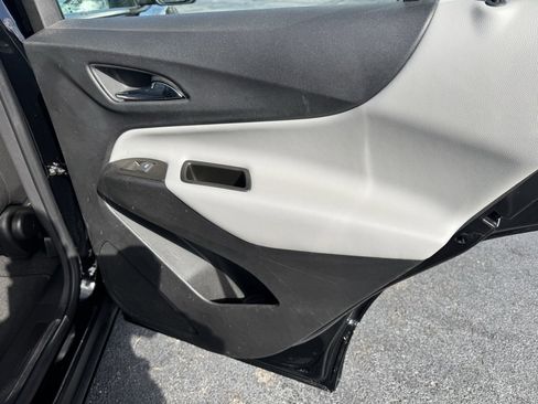 Used 2023 Chevrolet Equinox LS image 26