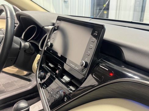 Used 2022 Toyota Camry XLE image 19