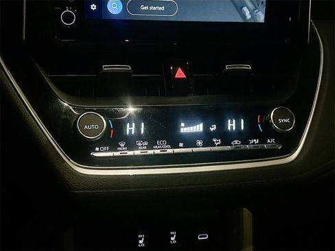 Used 2025 Toyota Corolla Cross XLE image 16