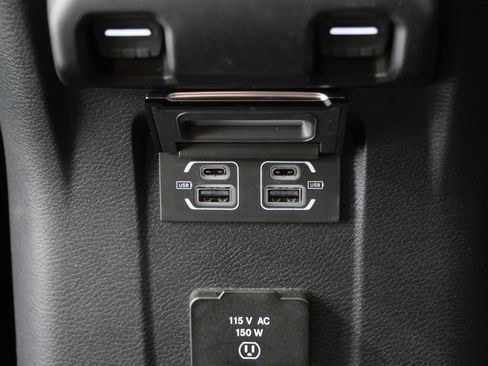Used 2022 Jeep Wrangler Unlimited Sahara AWD/4WD image 25