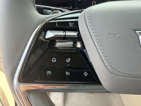 New 2026 Cadillac Escalade ESV Platinum Sport w/ LPO, Floor Liner Package AWD/4WD image 32